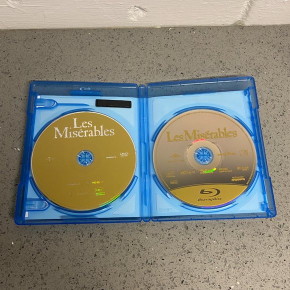 Les Miserables Blue Ray + DVD - Picture 4 of 4